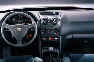 Alfa Romeo 146 1995 - 1999