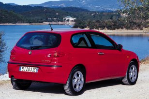 Alfa Romeo 147 2000 - 2005