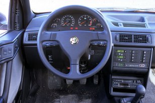 Alfa Romeo 155 1992 - 1995