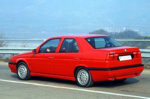 Alfa Romeo 155 1992 - 1995