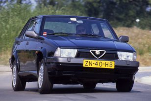 Alfa Romeo 75 1989 - 1992