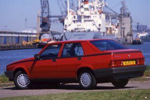Alfa Romeo 75 1989 - 1992