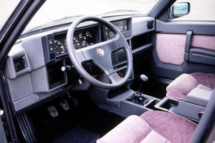 Alfa Romeo 75 1989 - 1992