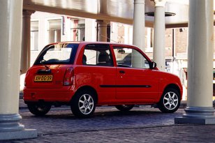 Daihatsu Cuore 2001 - 2003