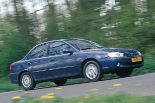 Kia Mentor 2001 - 2003