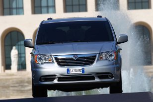 Lancia Voyager 2011
