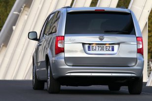Lancia Voyager 2011