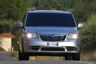 Lancia Voyager 2011