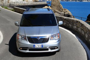 Lancia Voyager 2011