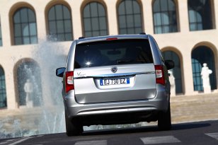 Lancia Voyager 2011