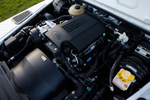 Land Rover Defender 2011