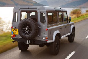 Land Rover Defender 2011