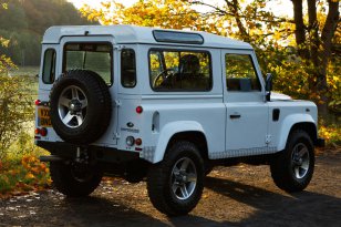 Land Rover Defender 2011