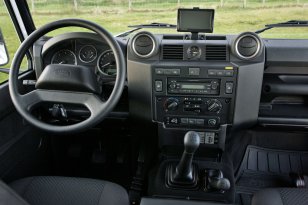 Land Rover Defender 2011