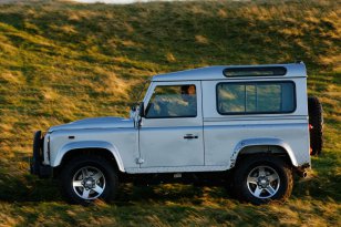 Land Rover Defender 2011