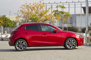 Mazda 2 2015