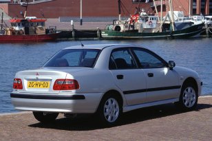 Mitsubishi Carisma 2001 - 2003