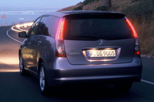 Mitsubishi Grandis 2004 - 2011