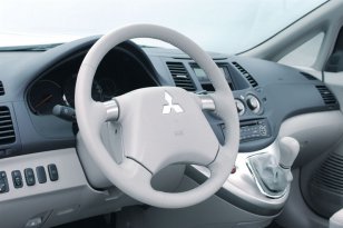 Mitsubishi Grandis 2004 - 2011