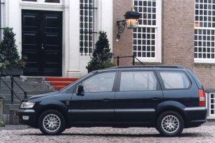 Mitsubishi Space Wagon 1999 - 2004