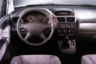 Mitsubishi Space Wagon 1999 - 2004