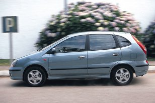 Nissan Almera Tino 2000 - 2003