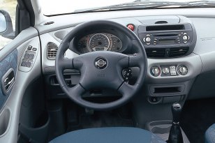 Nissan Almera Tino 2000 - 2003