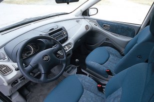 Nissan Almera Tino 2000 - 2003