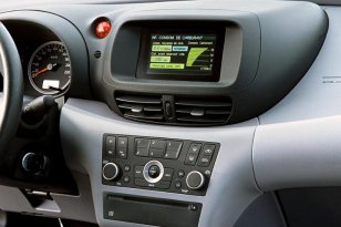 Nissan Almera Tino 2003 - 2006