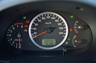 Nissan Almera Tino 2003 - 2006