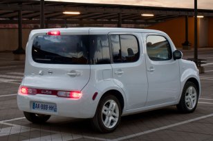Nissan Cube 2010 - 2011
