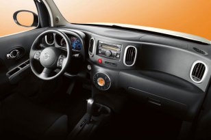 Nissan Cube 2010 - 2011