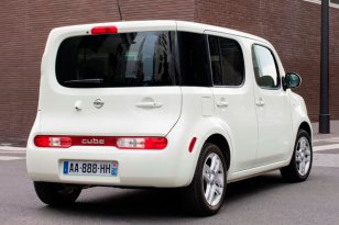 Nissan Cube 2010 - 2011