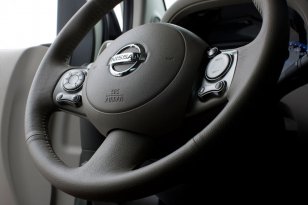 Nissan Cube 2010 - 2011