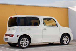 Nissan Cube 2010 - 2011