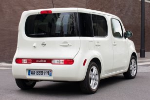Nissan Cube 2010 - 2011