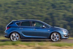 Opel Astra 2012