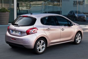 Peugeot 208 2012