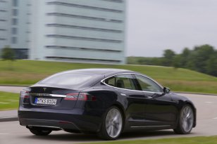 Tesla Model S 2013