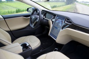 Tesla Model S 2013