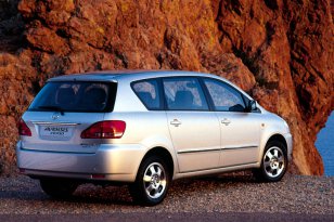Toyota Avensis Verso 2001 - 2003