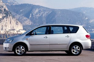Toyota Avensis Verso 2001 - 2003