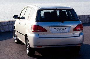 Toyota Avensis Verso 2001 - 2003