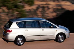 Toyota Avensis Verso 2001 - 2003