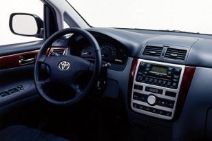 Toyota Avensis Verso 2001 - 2003