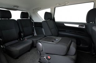 Toyota Avensis Verso 2003 - 2006