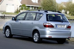 Toyota Avensis Verso 2003 - 2006
