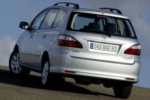 Toyota Avensis Verso 2003 - 2006