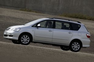 Toyota Avensis Verso 2003 - 2006