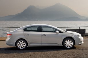 Toyota Avensis 2009 - 2012